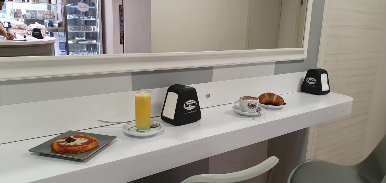 Dimora Costantino Bed & Breakfast Napoli Ngoại thất bức ảnh